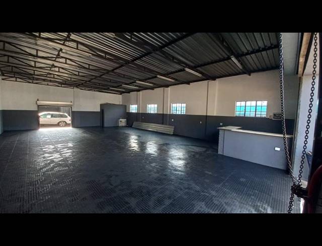 BUSINESS PROPERTY TO RENT IN CLAREMONT